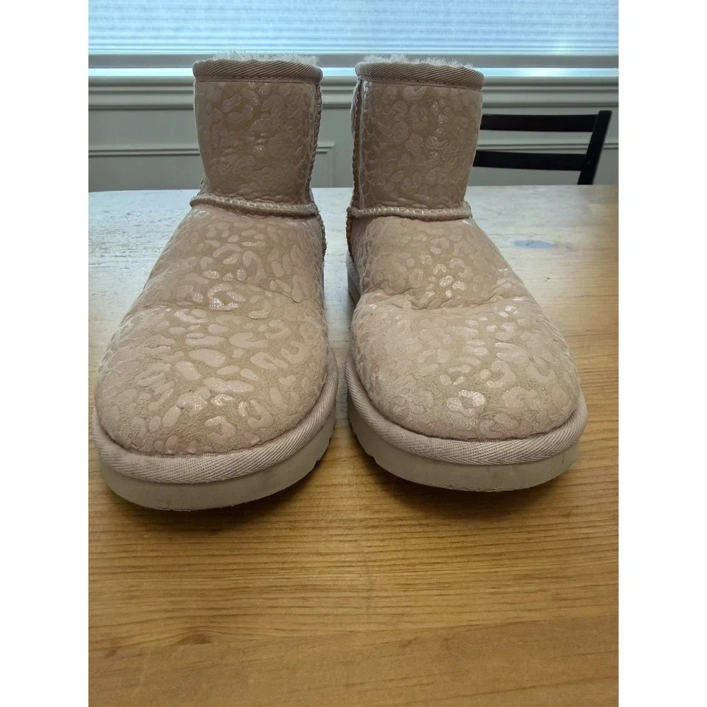 Ugg‎ Pink Classic Mini Snow Leopard Size 7 US